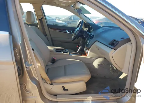 2009 Mercedes-Benz C 300 Luxury 4Matic/Sport 4Matic из США, поврежденный, VIN WDDGF81X69R076392